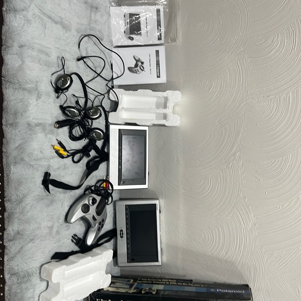 Polaroid 7” Two Screen Car Dvd Player Model# PDM-2727 15 in 1 Game Controller